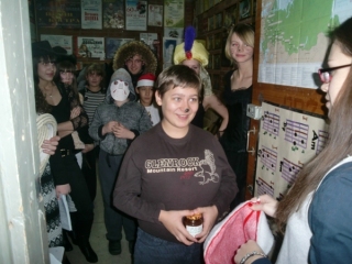 На праздник - только в костюмах